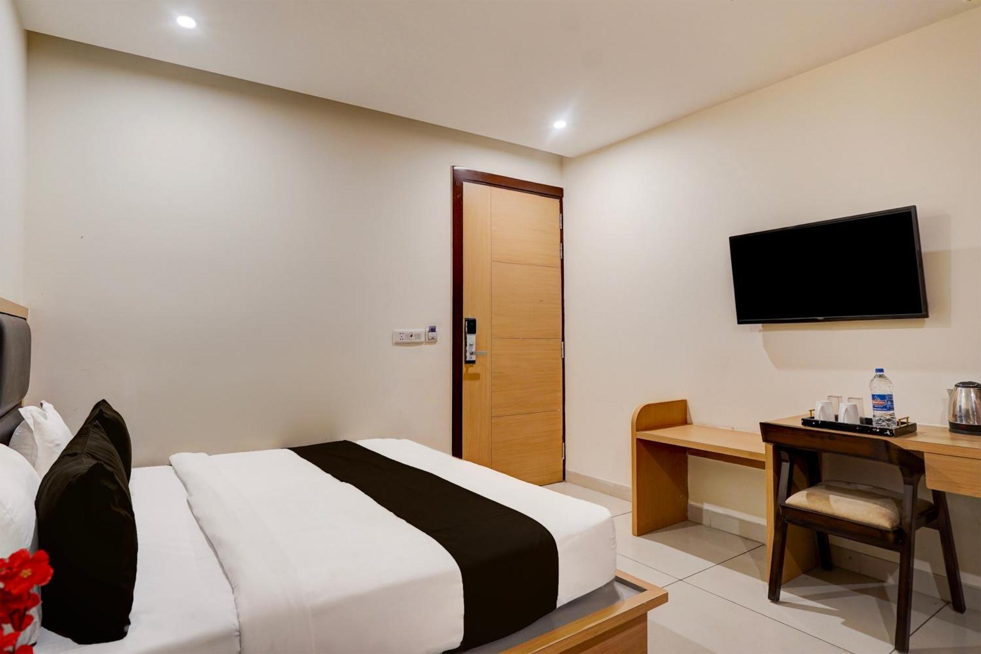 Super Townhouse Airport Road Delhi Hotel Ню Делхи Екстериор снимка